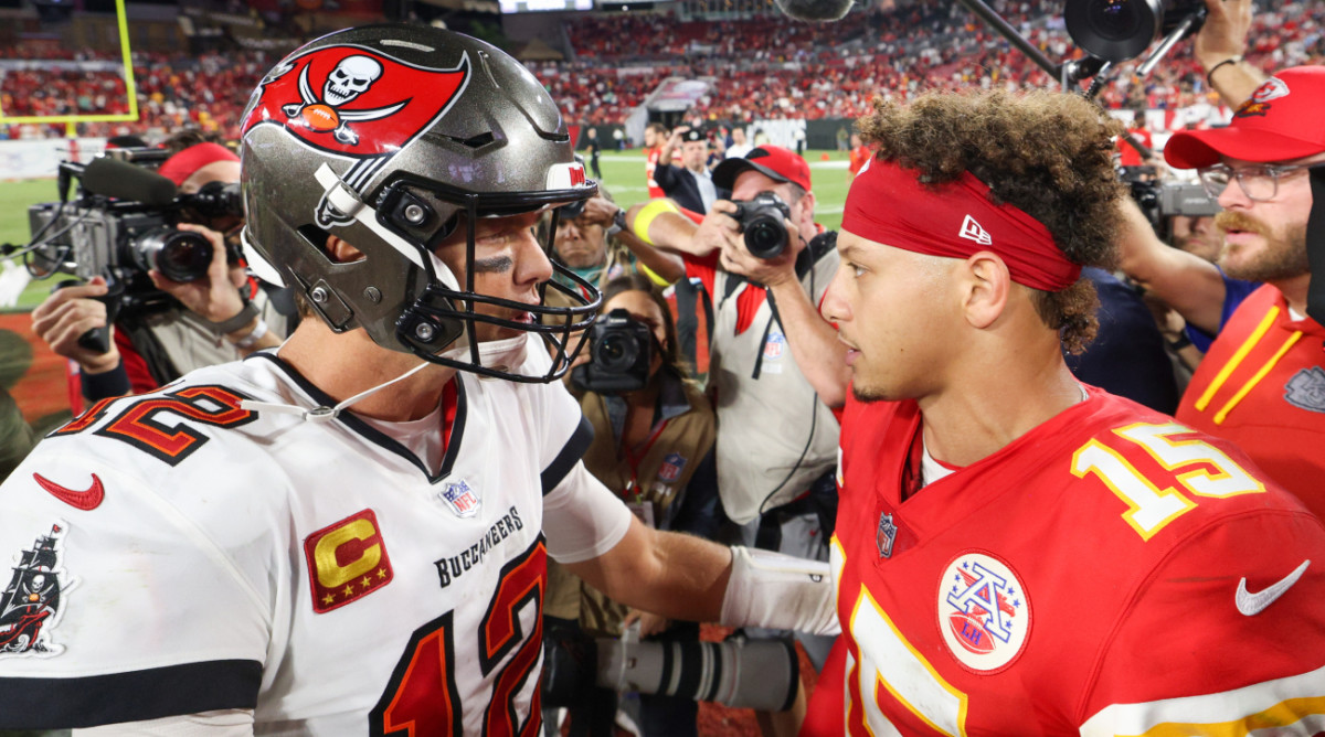 Former Buccaneers quarterback and Chiefs quarterback Patrick Mahomes talk after a game.